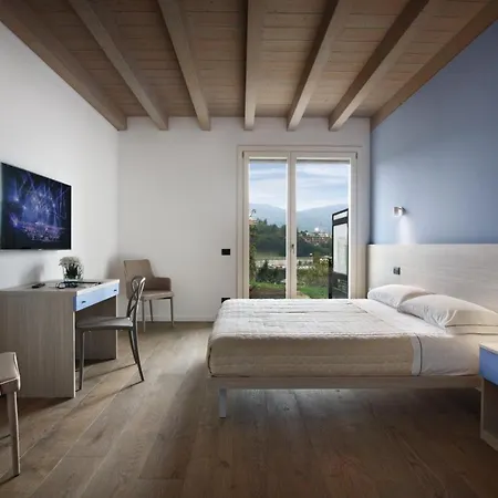 Caffe Maya مازلِيانيكو