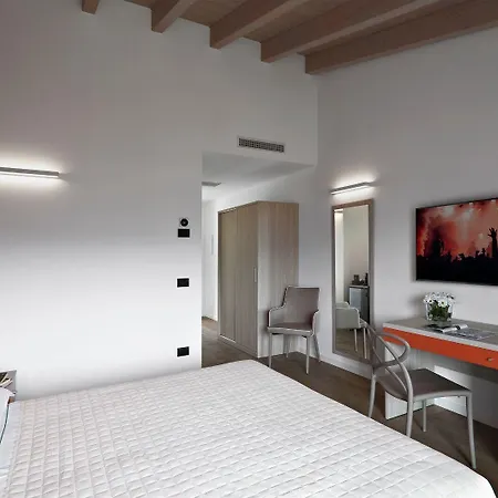 Caffe Maya Hotel apartamentowy 4*