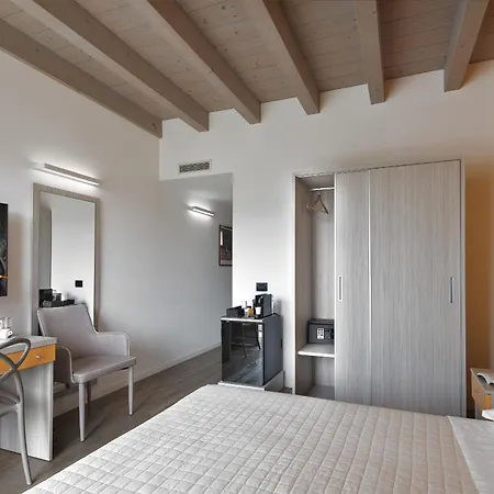 Aparthotel Caffe Maya Maslianico